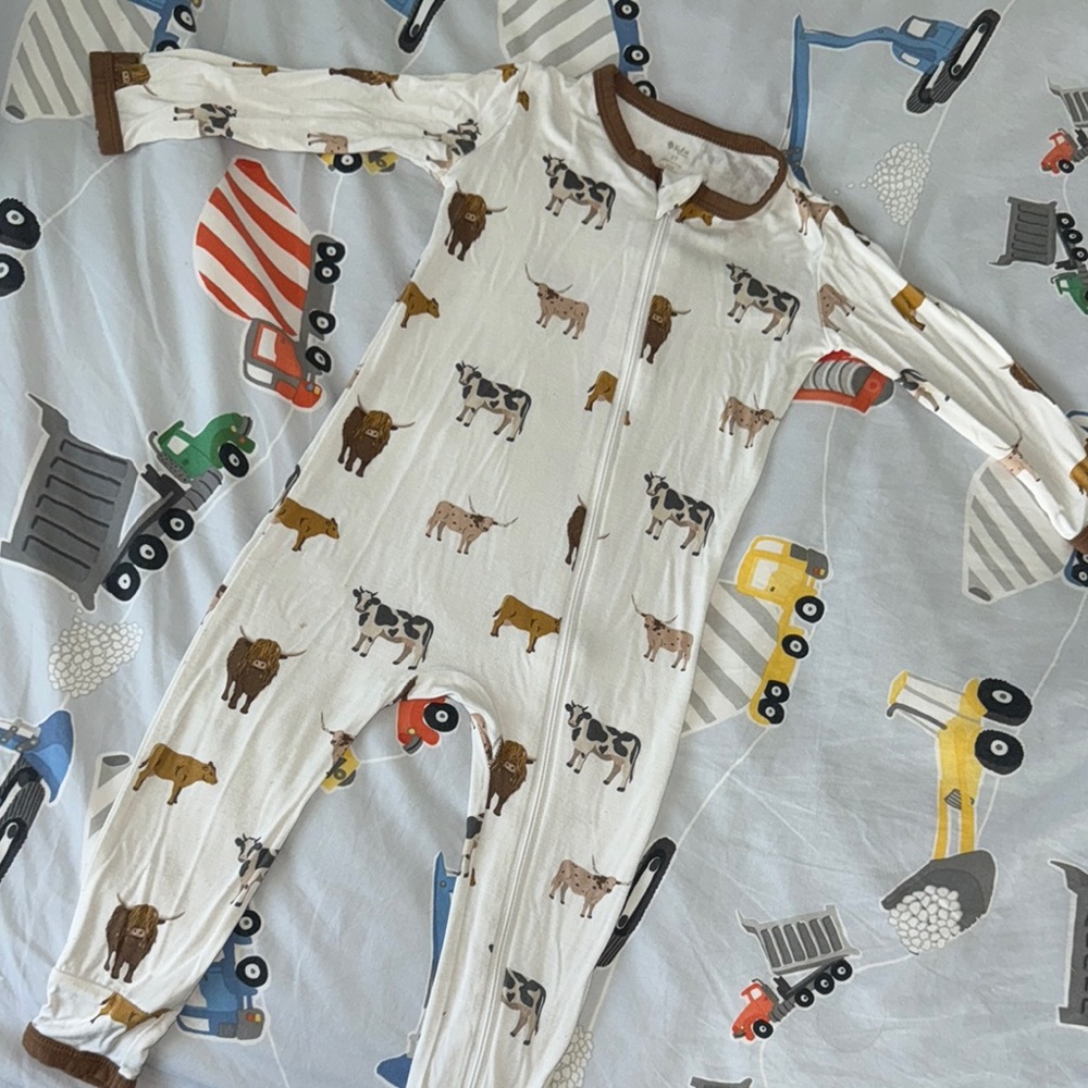 Kyte baby Cow print MOO footless pj onesie 2T